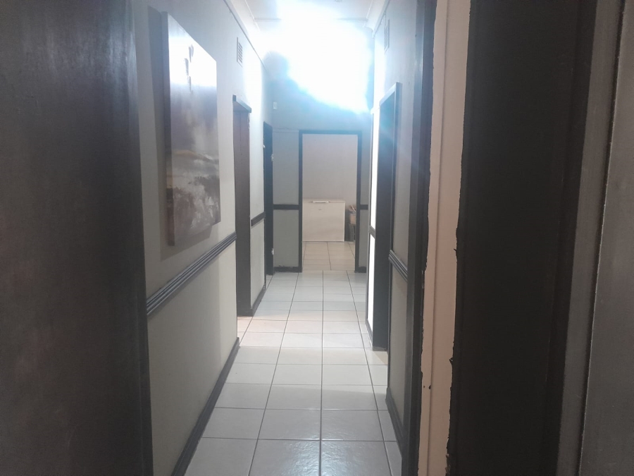 6 Bedroom Property for Sale in Oos Einde North West